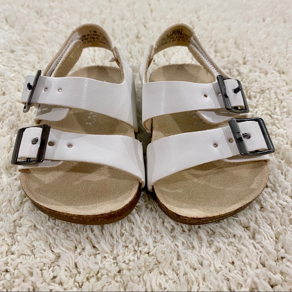 Old Navy White Buckle Sandal sz 0-3 months